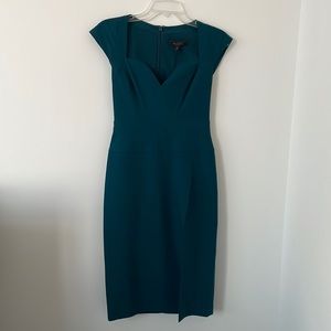 NEW WITH TAGS BLUE GREEN V NECK SLEEVELESS BCBGmaxazria DRESS SIZE 2